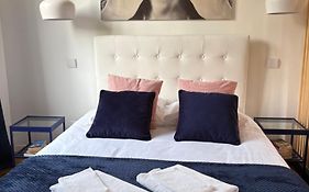 Maison Yuki - Rose Velours - Netflix&Parking